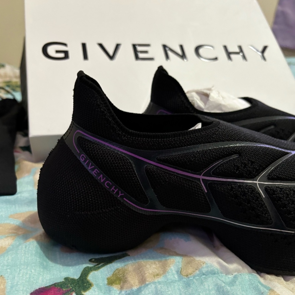 Brand New GIVENCHY
Black TK-360 Sneakers size 36 and fits a women’s 37. - Picture 4 of 15